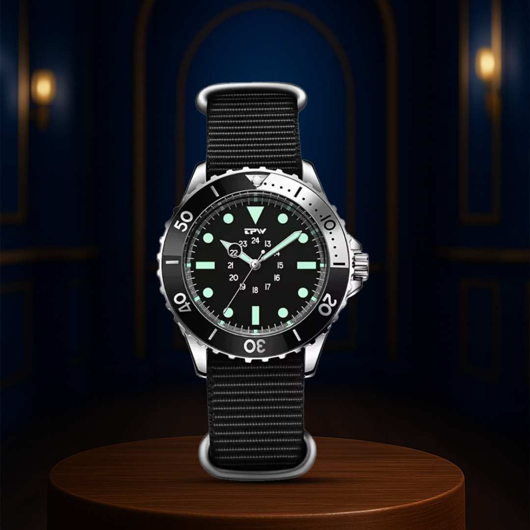 Robert | Classic Diver’s Watch with Luminous Markers