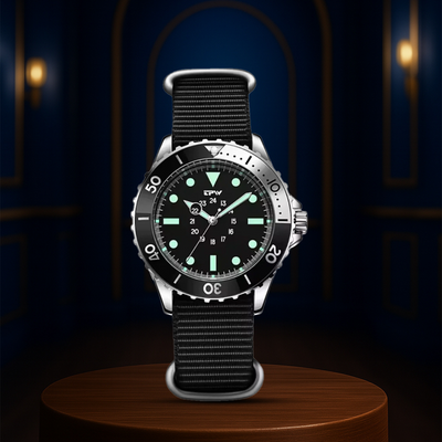 Robert | Classic Diver’s Watch with Luminous Markers